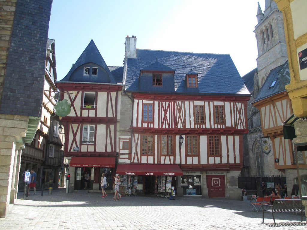 Photo Vannes : comparer les prix des locations de voitures