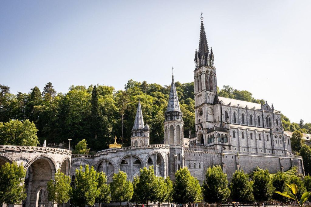 Photo Lourdes : louer une voiture de tourisme. Dénichez les promos du web!