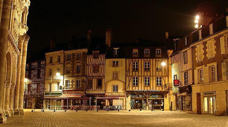 Photo Poitiers : comparer les prix des locations de voitures