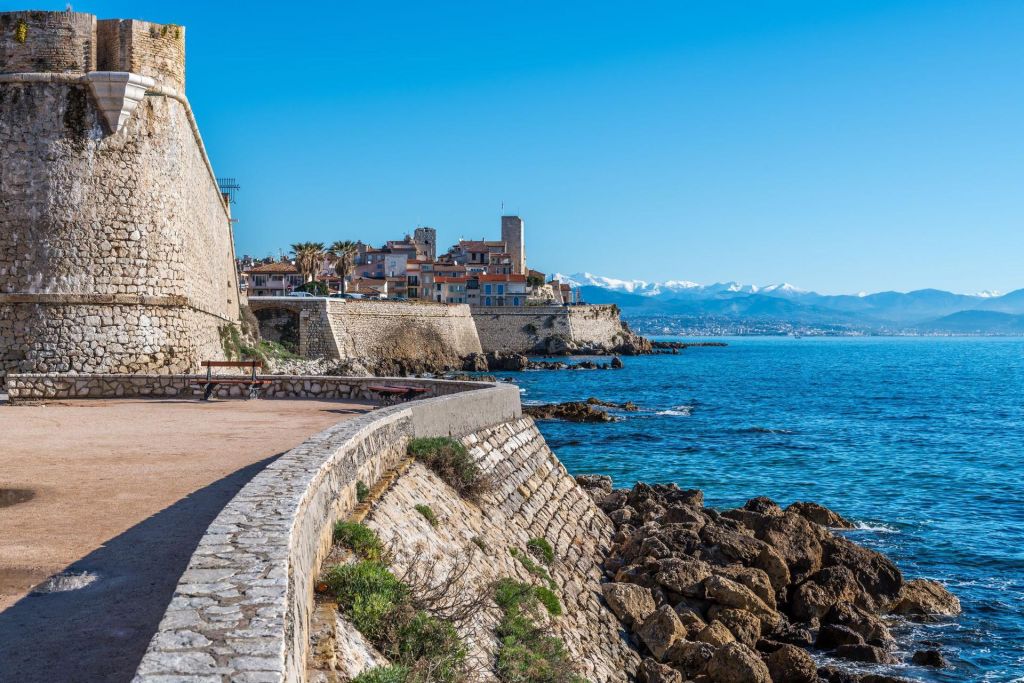 Photo Hotels de luxe, de charme et locations à Antibes