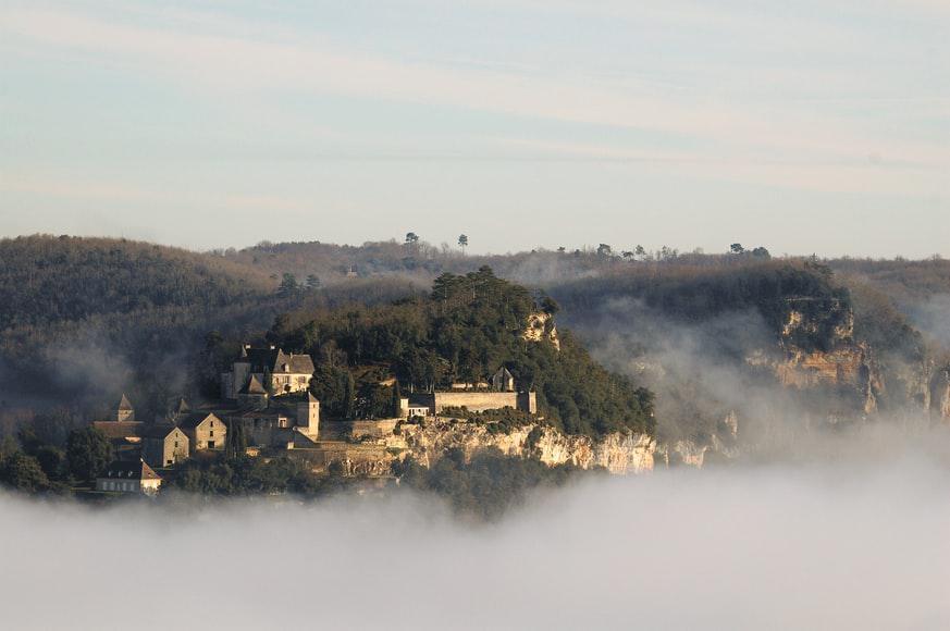 Photo Dordogne : comparer les prix des locations de voitures