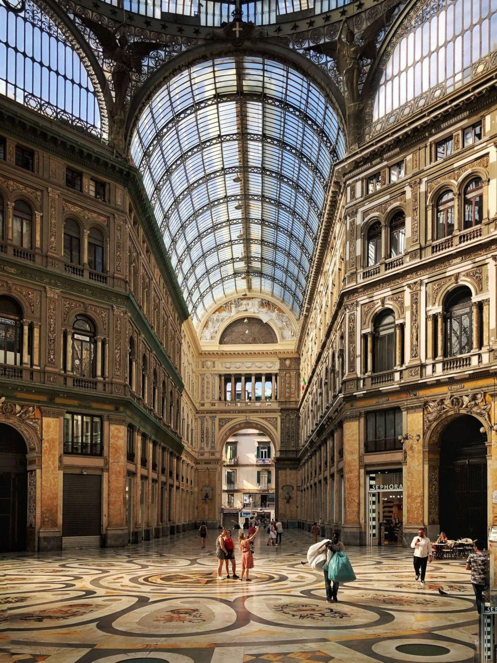 Photo S’informer sur les moyens de transport avant de voyager à Naples 