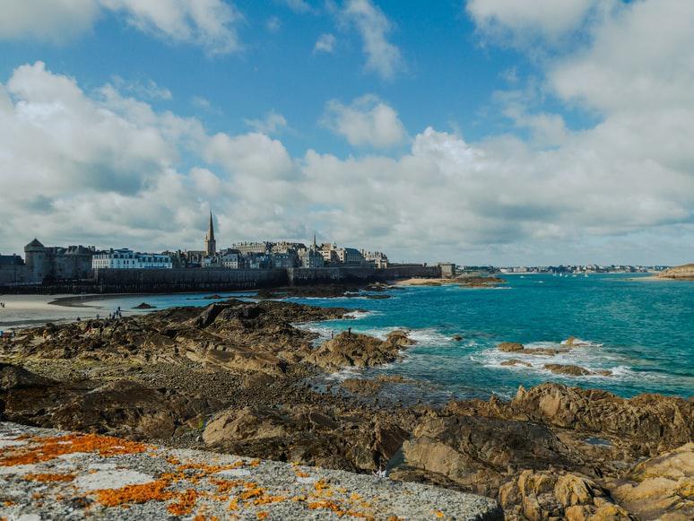 Photo Saint-Malo : comparer les prix des locations de voitures