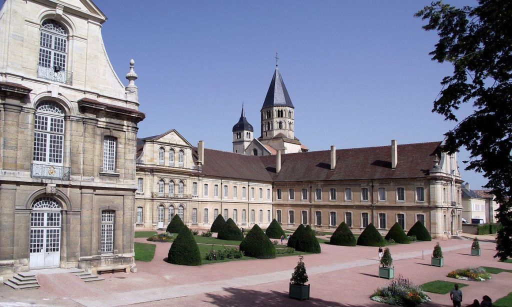 Photo Meilleurs tarifs de location voiture pour vos visites à Cluny