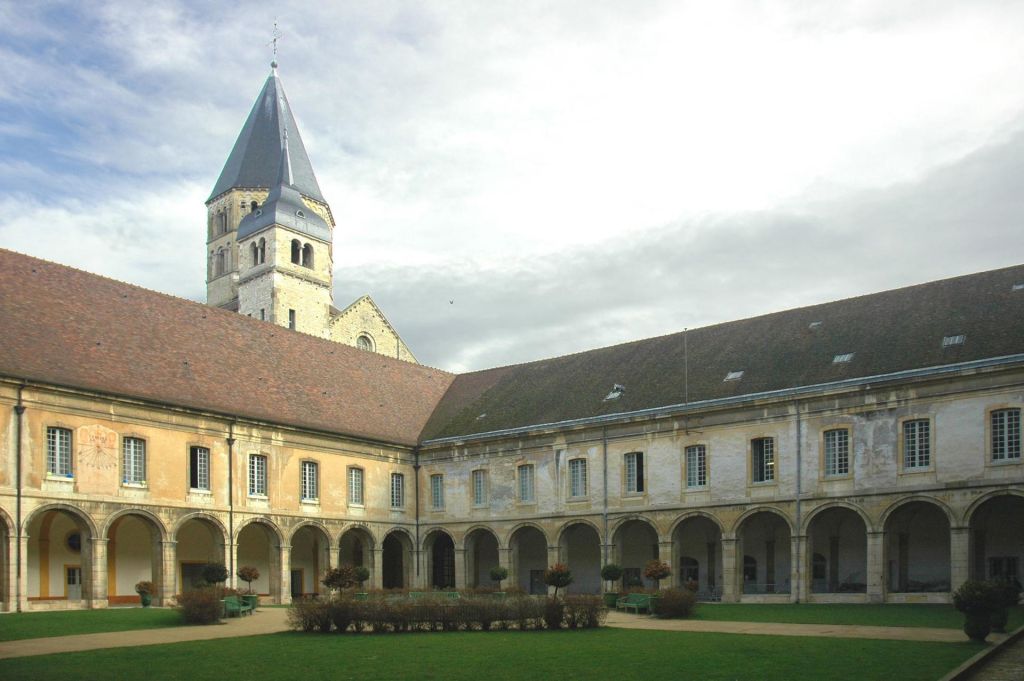 Photo Les points de transports qui relient la ville de Cluny