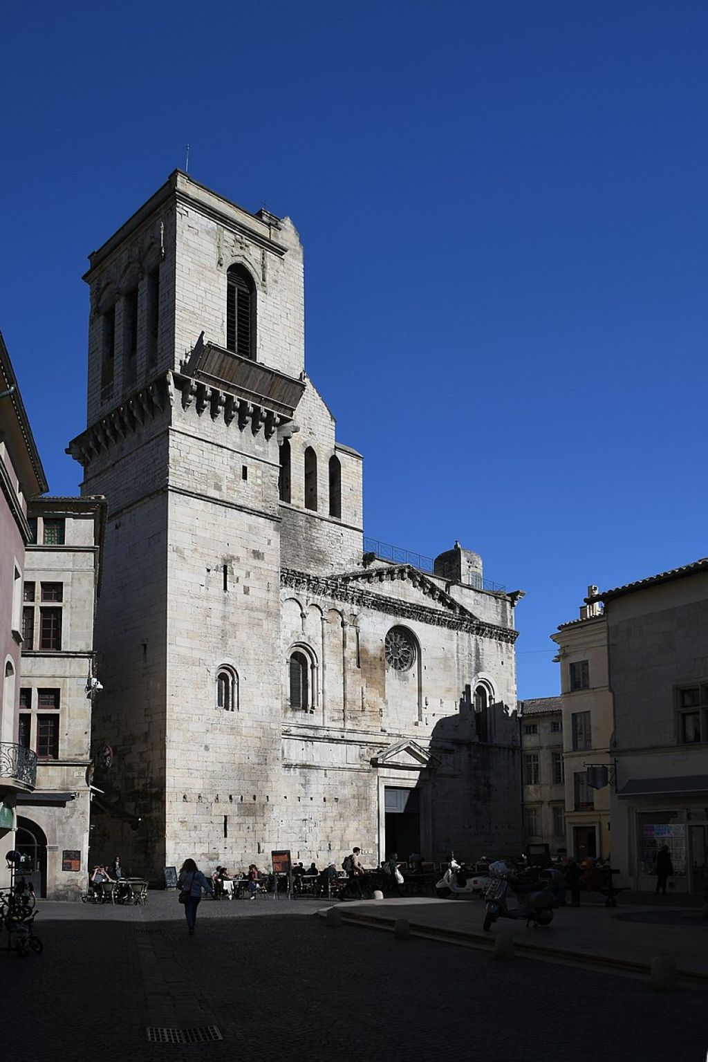 Nîmes La cathédrale NotreDameetSaintCastor 