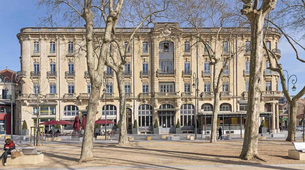 Carcassonne  Façade de lHotel Terminus vu du Square André Chénier