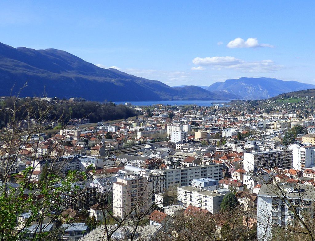 Vue sur la ville dAixlesBains depuis le belvédère du bois Vidal