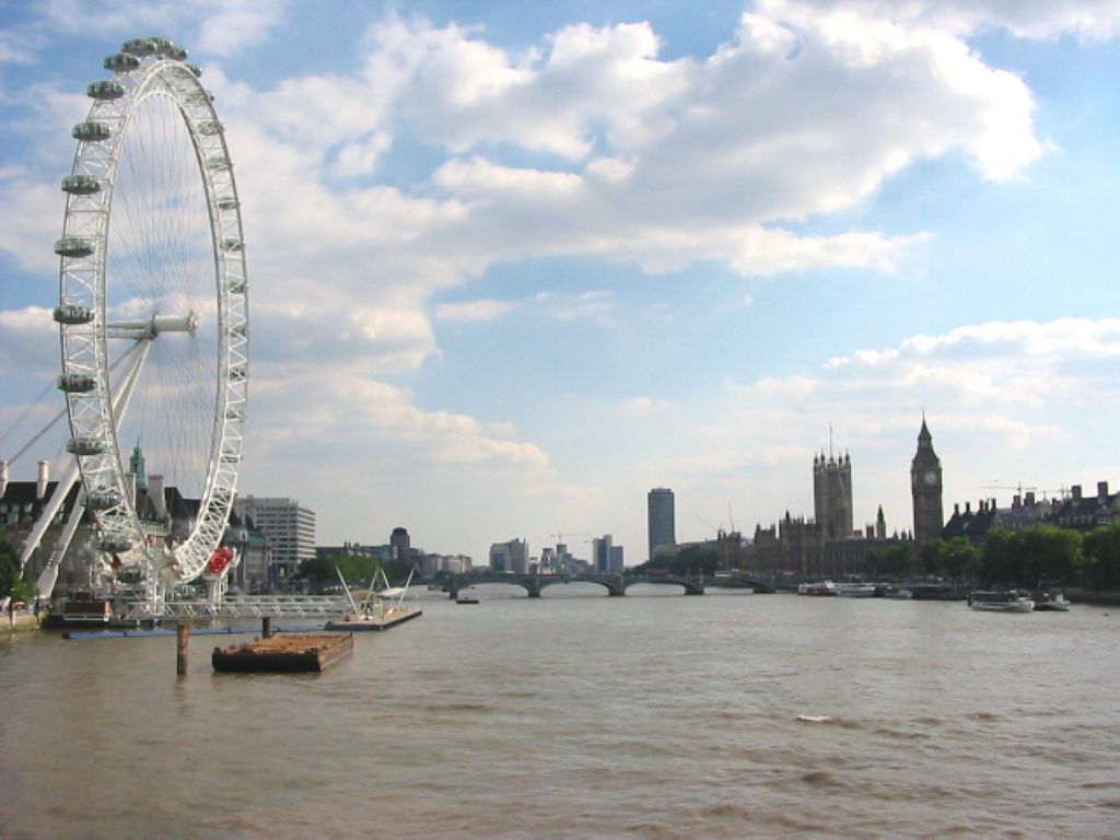 La Tamise à Londres vue du pont du Jubilé dor Golden Jubilee Bridge