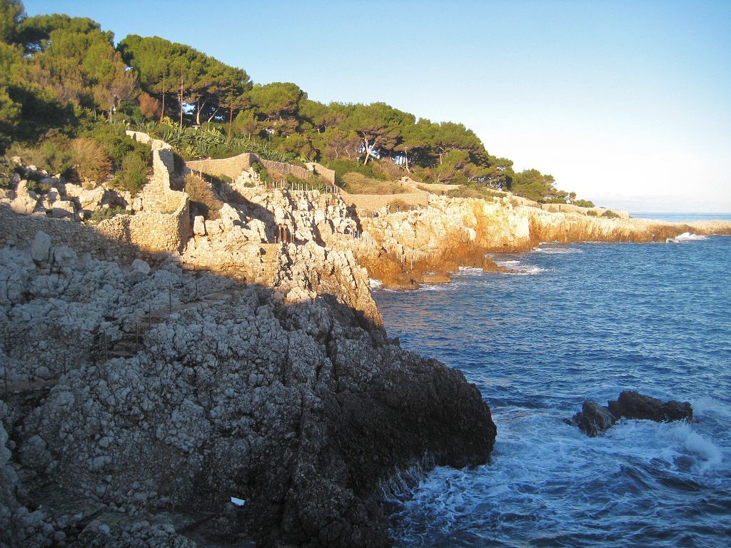 Chemin contrebandiers Antibes Cap