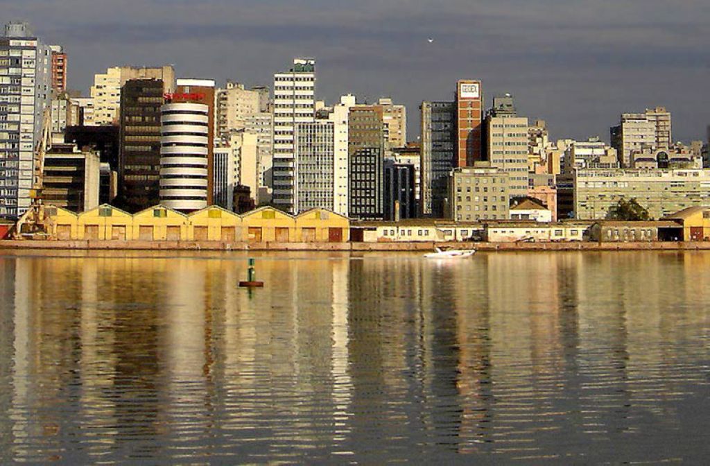 Por do sol no centro de Porto Alegre Brasil