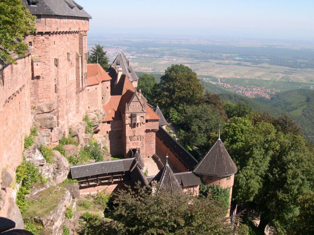 Château du HautKoenigsbourg vue de lune des tours  France