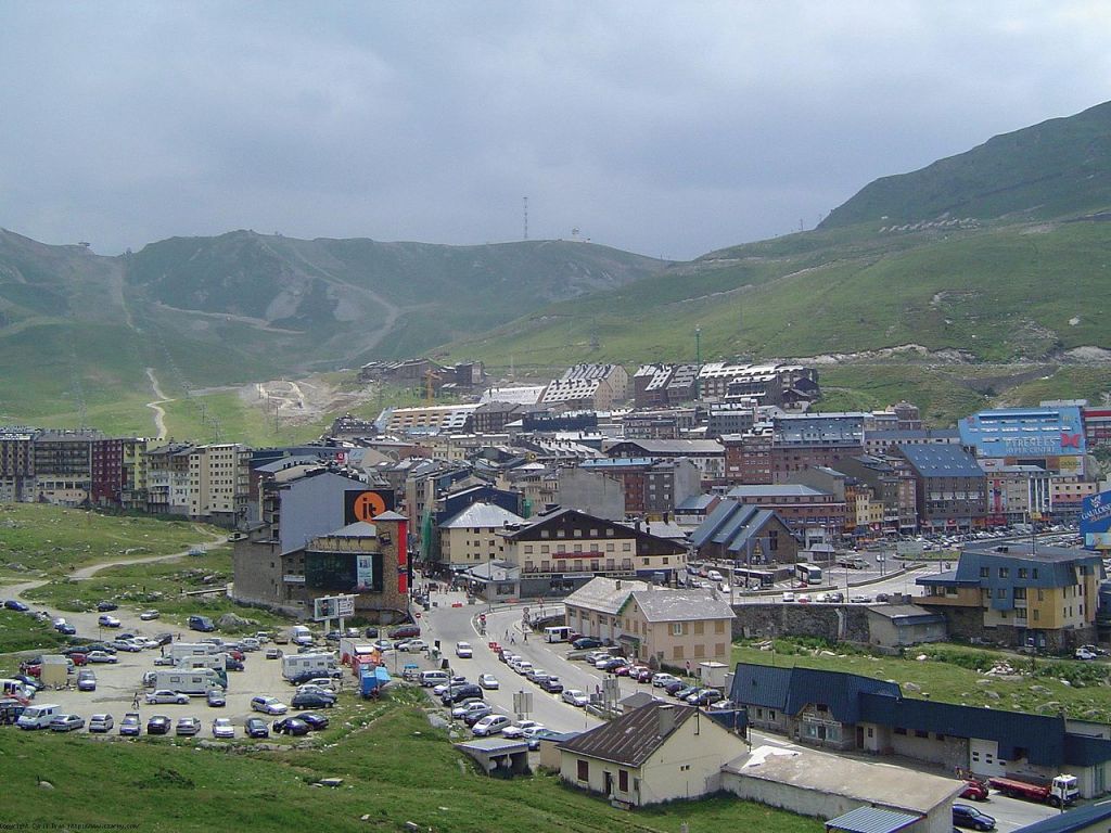 Vue du village du Pas de la Case Andorre