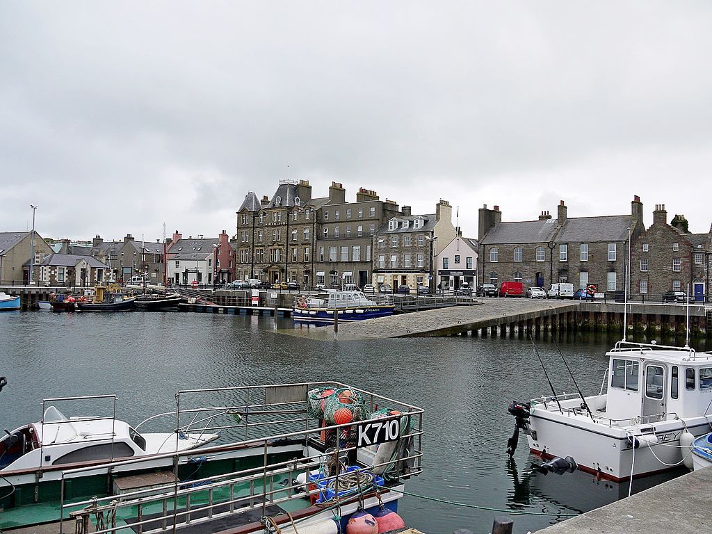 Centreville de Kirkwall vu du port de pêche