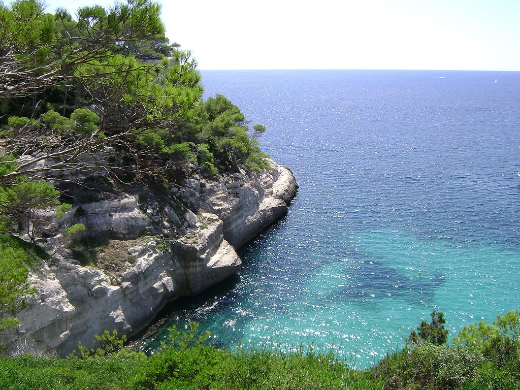 une crique de la côte sud de lîle Minorque