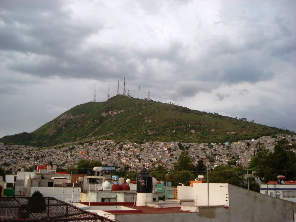 Le Cerro del Chiquihuite cerné par lurbanisation
