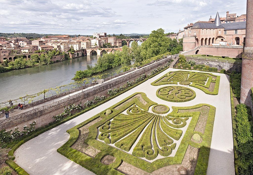 Albi Palais de la Berbie  Jardin ancienne place darme
