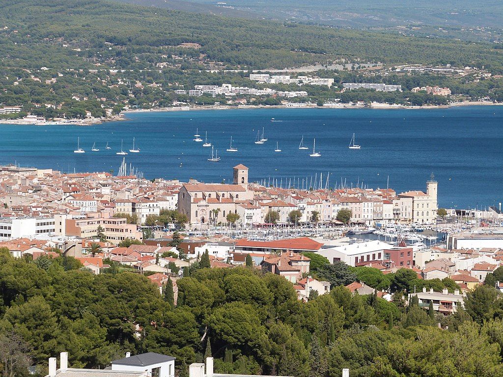 Vue de La Ciotat et de sa baie depuis le sommet du mont SaintPilon