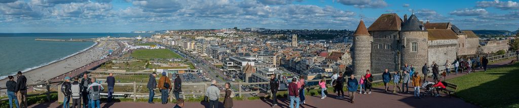 Panorama de la ville de Dieppe France et de sa plage