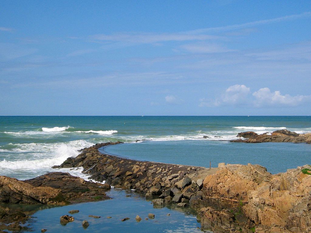 La piscine deau de mer Dombret sur la côte sauvage de la Chaume
