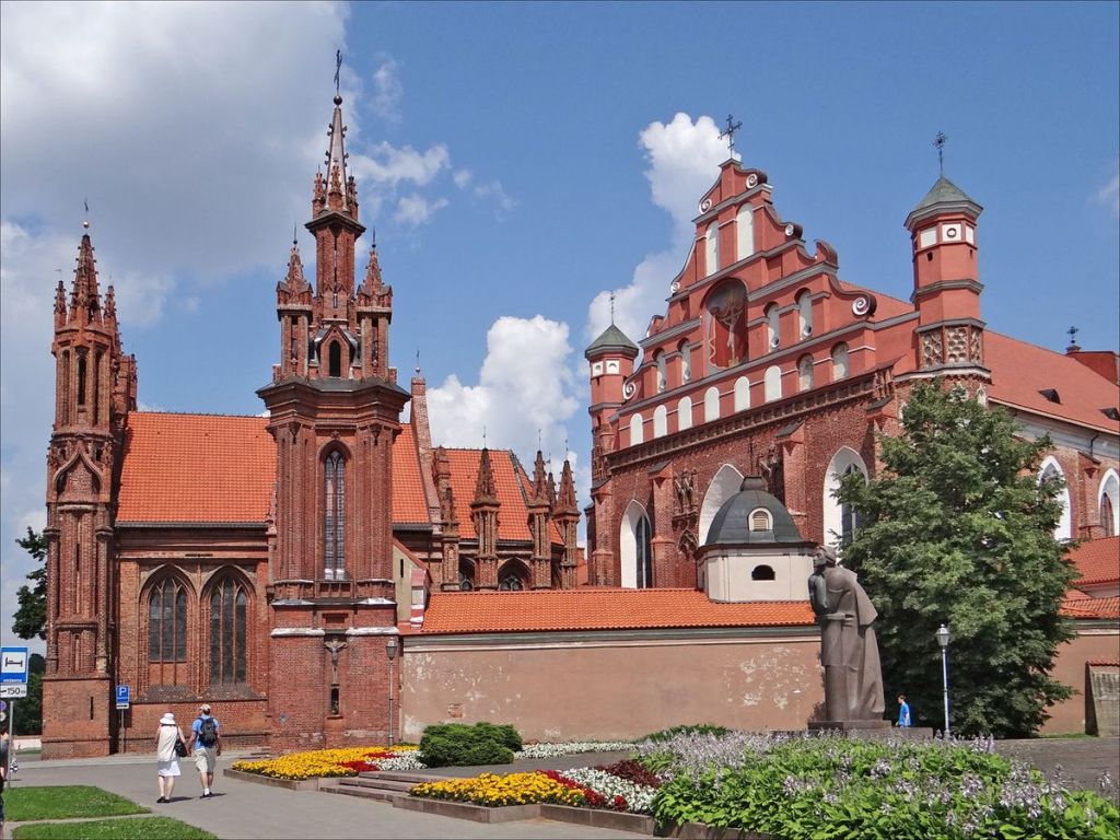 Les églises StAnne et StFrançois des Bernardins Vilnius