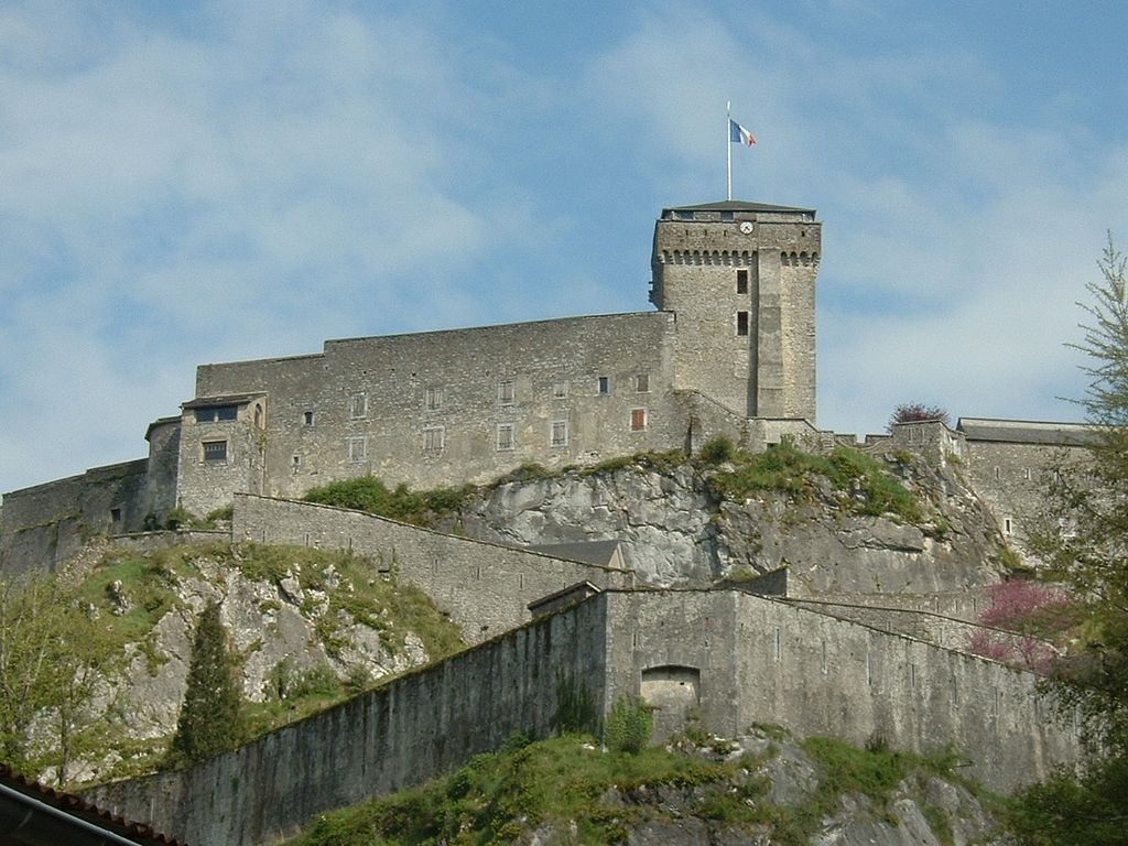 Lourdes HautesPyrénées MidiPyrénées France  château vue de louest