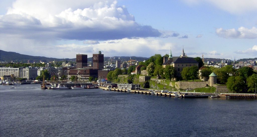 Vue densemble de lhôtel de ville et de la citadelle dAkershus