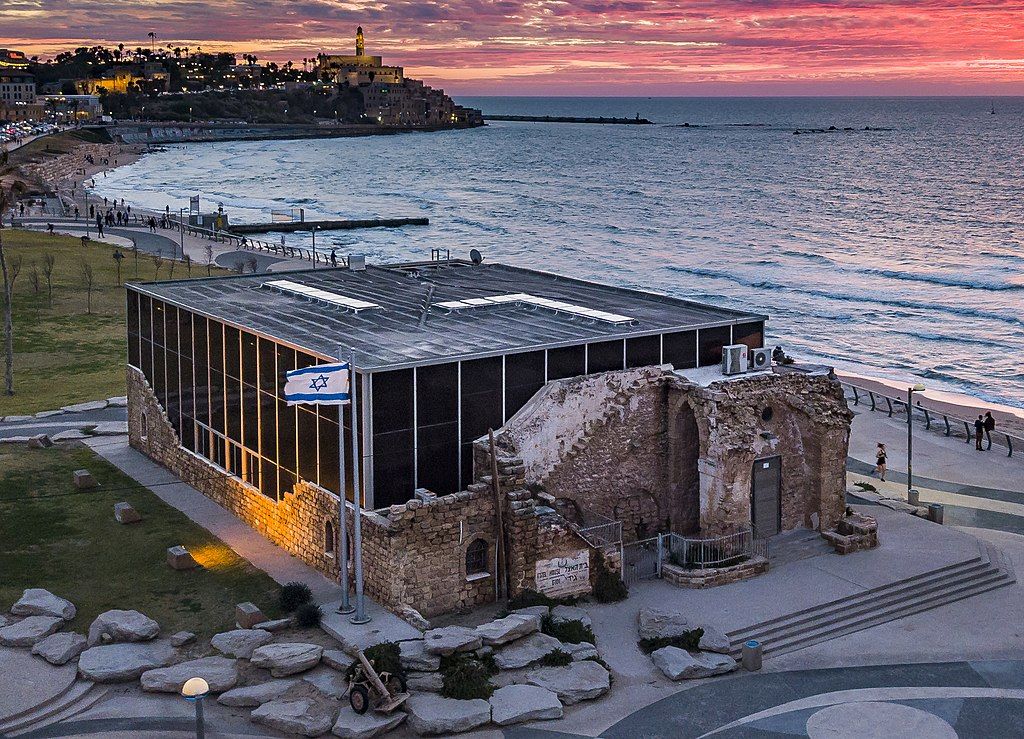 Musée de lEtzel Irgoun le bâtiment sur le front de mer
