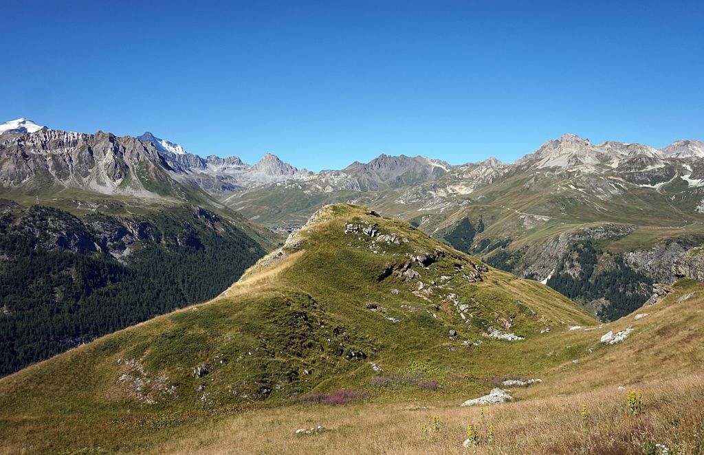 Montagnes près de Tignes à lest