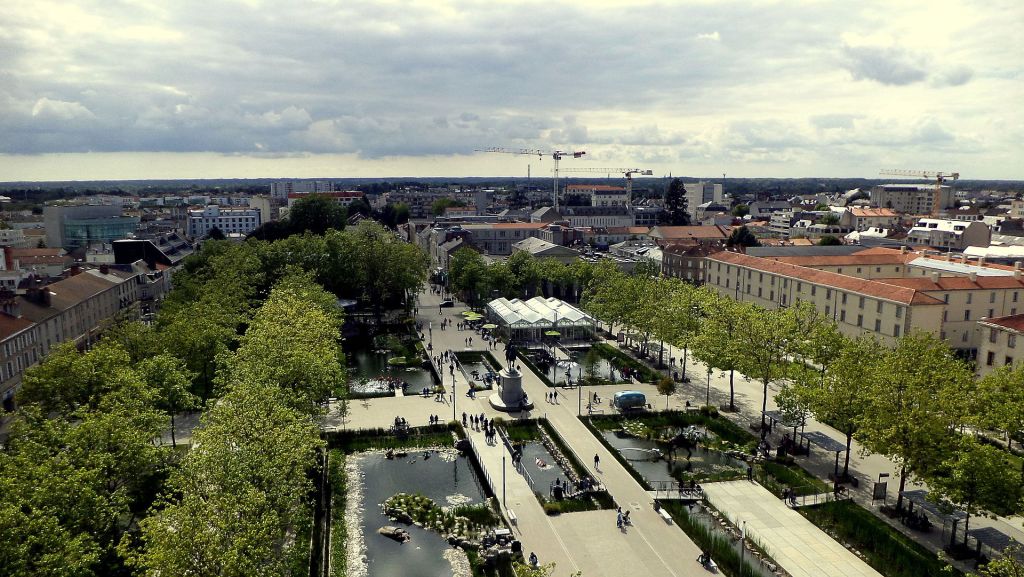 Vue de la place Napoléon depuis léglise SaintLouis La RochesurYon  Vendée  France
