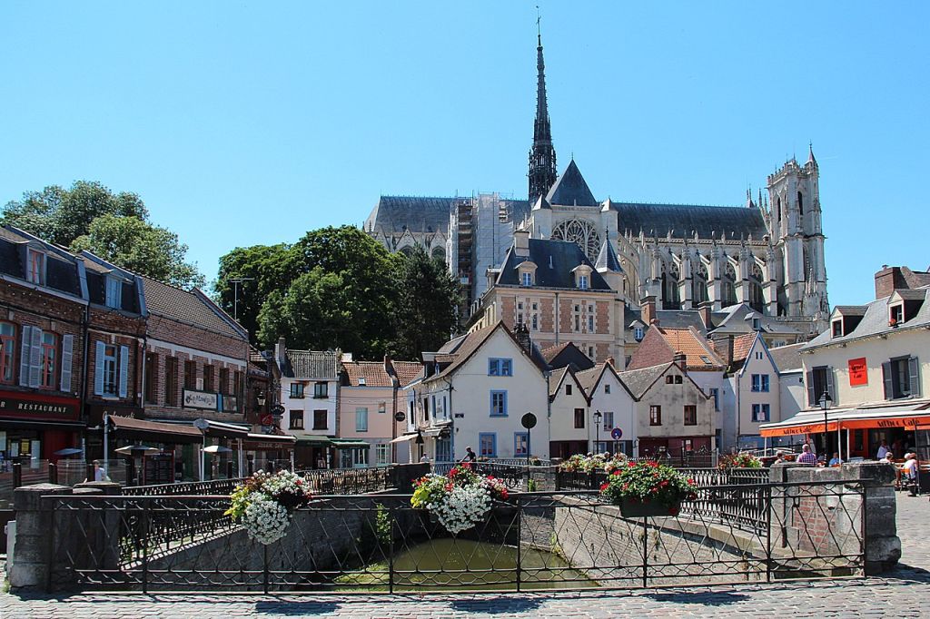Amiens Somme  France la cathédrale NotreDame dAmiens vue depuis la Place du Don
