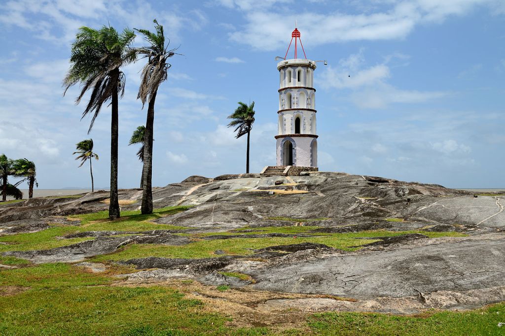 La tour Dreyfus à la Pointe des roches à Kourou en Guyane