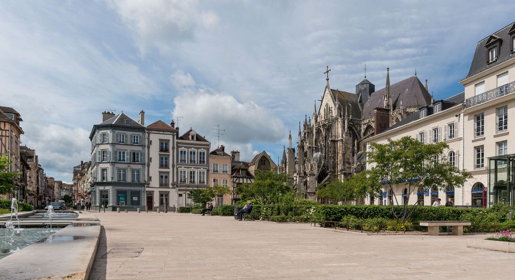 Place de la Libération in Troyes