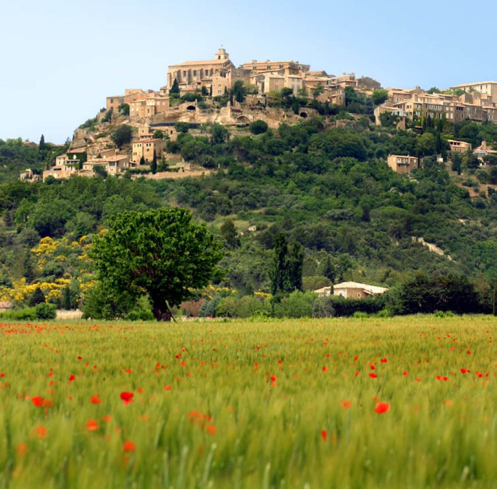 Vue sur le village de Gordes