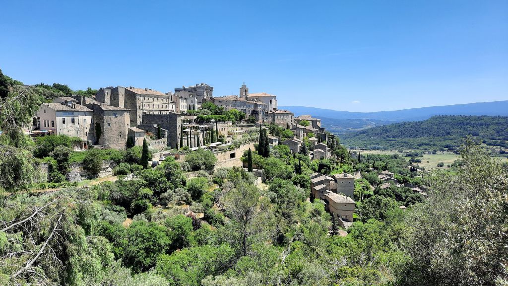 Vue du village de Gordes dans le Luberon Vaucluse France