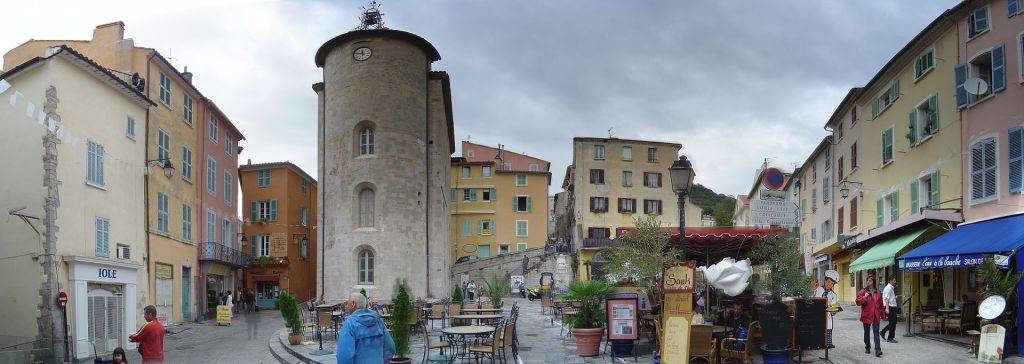 Hyeres  panoramic view of the central plaza