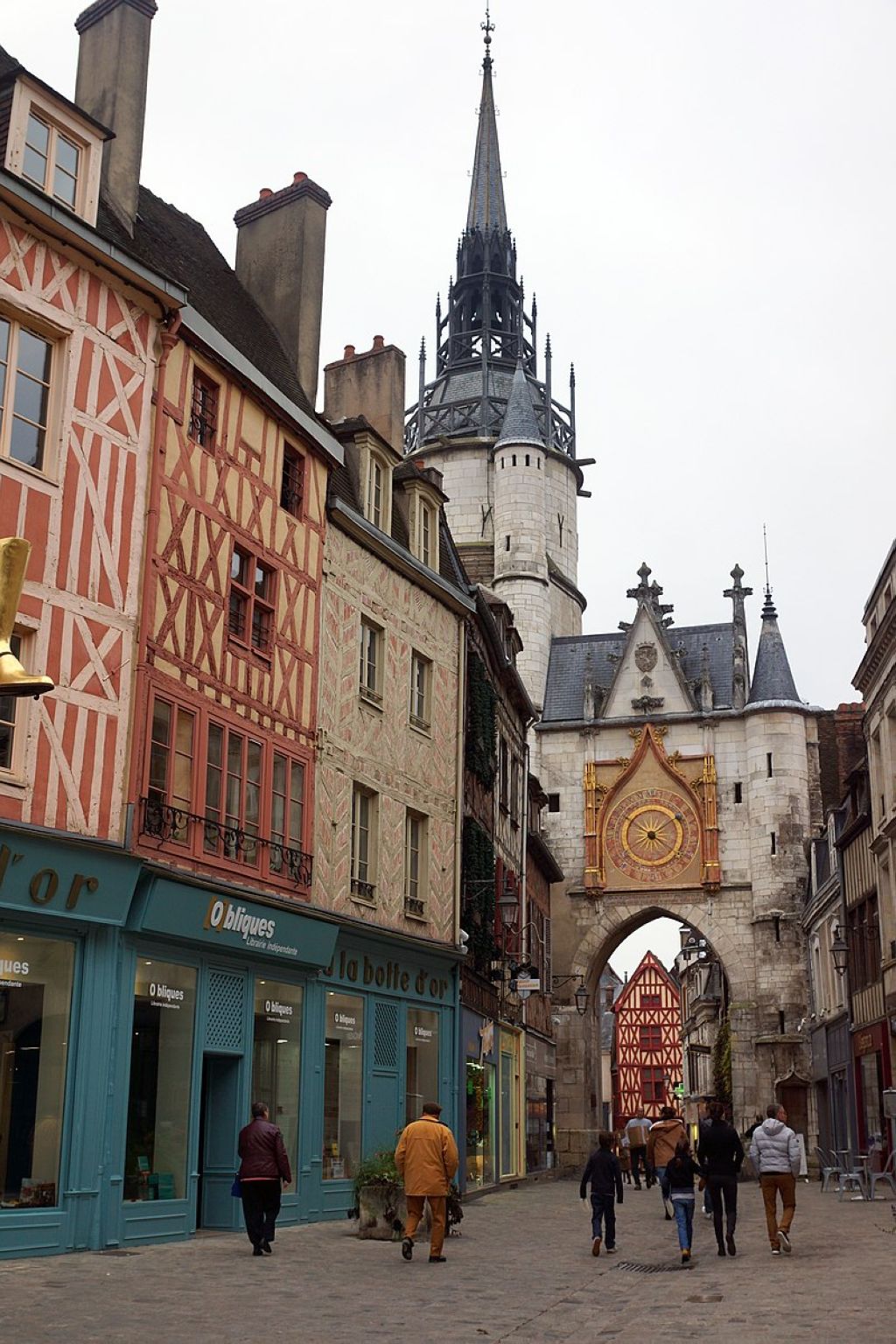 Auxerre  Place de lHorloge
