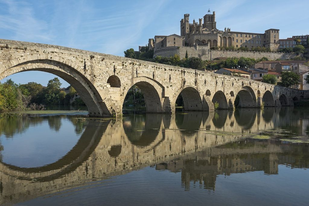 LOrb le Pont Vieux et la cathédrale SaintNazaire