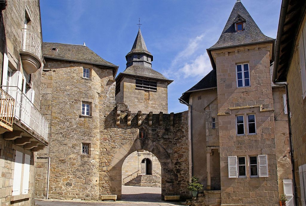 La porte Margot et le clocher de léglise