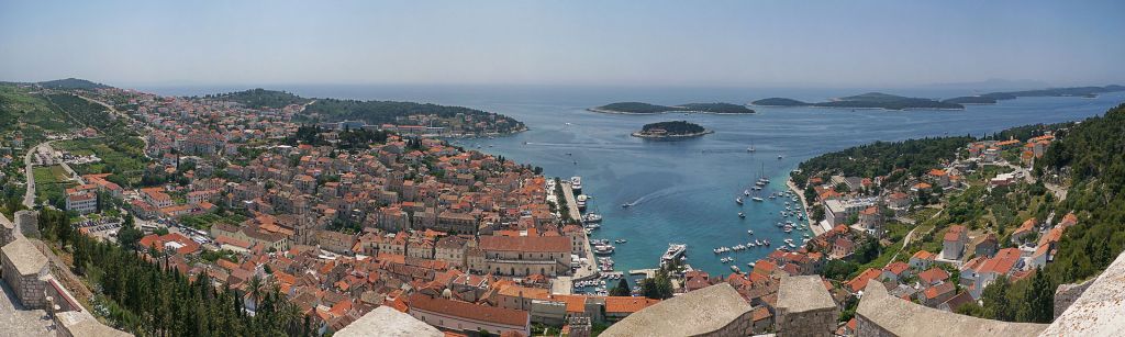 La ville de Hvar dans lEst de lîle