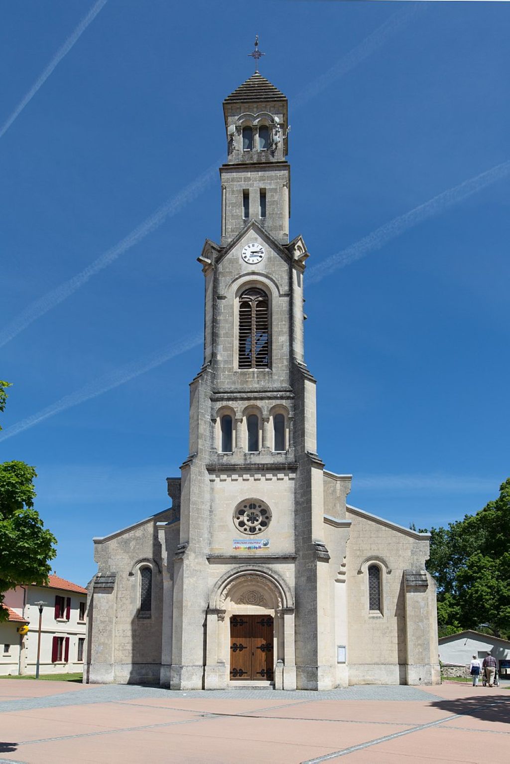 Clocher de Lège avec ses corbeaux
