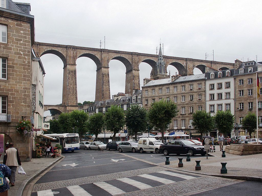 Morlaix Finistère Bretagne France  La Place des Otages et le Viaduc