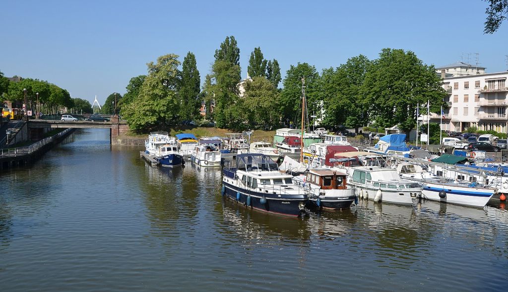 Port de plaisance de Mulhouse sur le canal du Rhône au Rhin HautRhin Alsace France