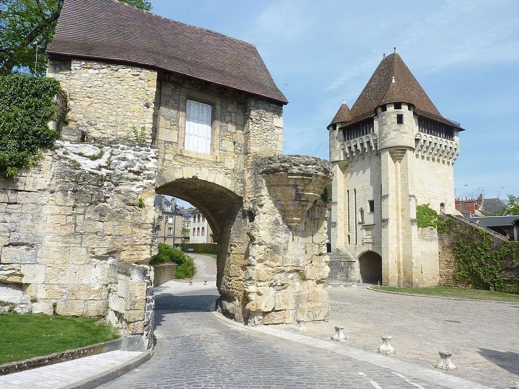 Nevers  la Porte du Croux et les remparts