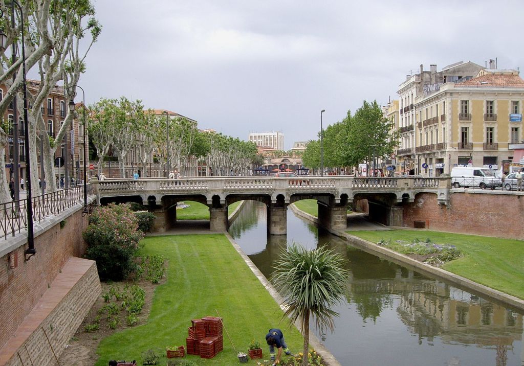Perpignan PyrénéesOrientales France  Le Pont Magenta sur la Basse