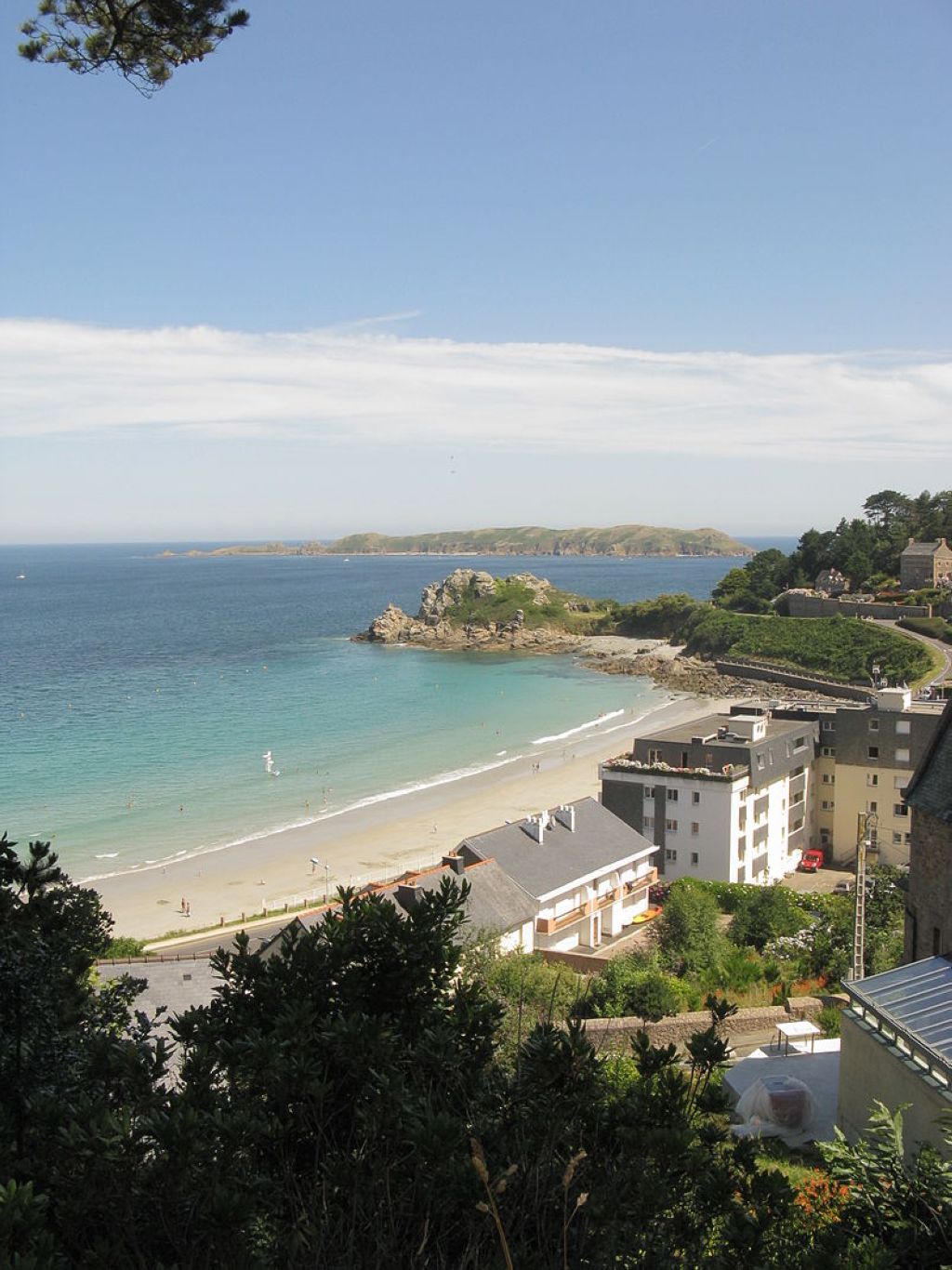 La plage de Trestrignel et au fond lîle Tomé