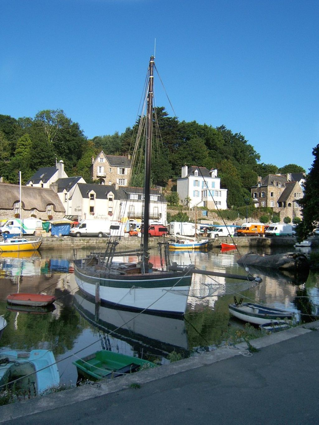 Le port de PontAven un matin de fête de lAssomption