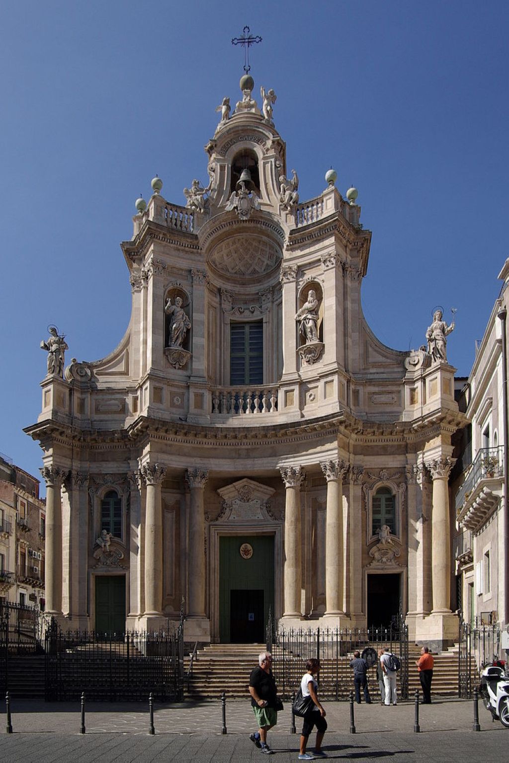Église baroque de La Collegiata ou Santa Maria dellElemosina sur la Via Etnea Catane