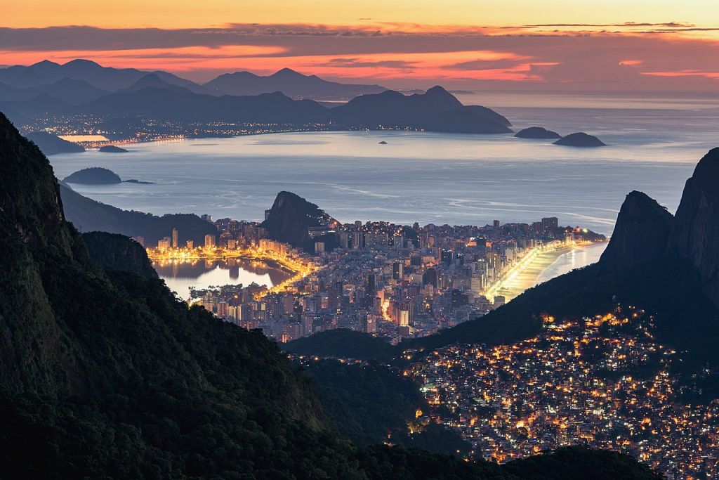 Le quartier de Rocinha la plage dIpanema et quelques collines à Rio de Janeiro