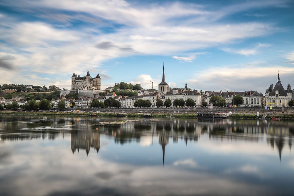 Saumur le château et la Loire